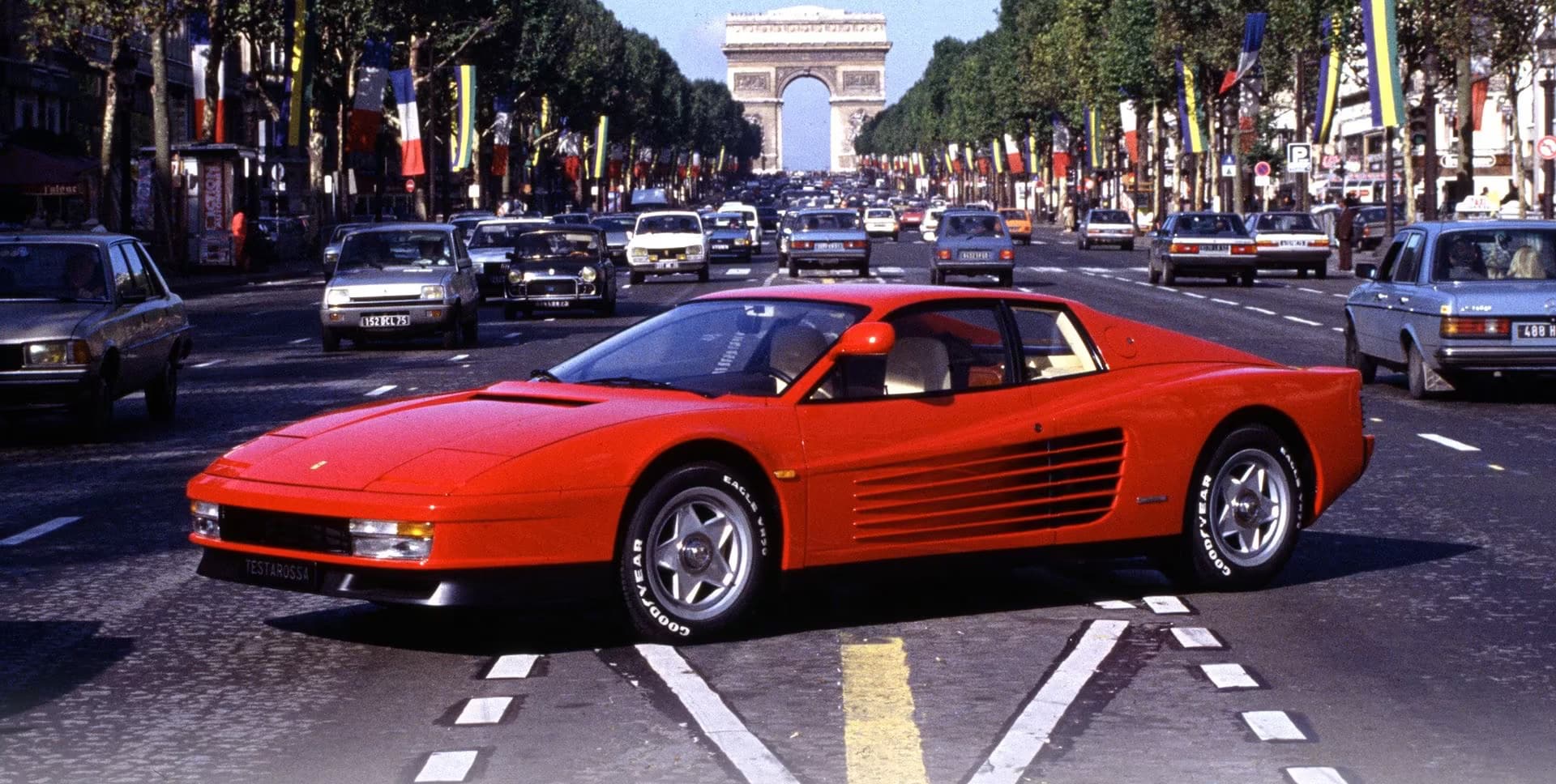 5de63fe97953932d566aa731-ferrari-testarossa-1984-intro(desktop)