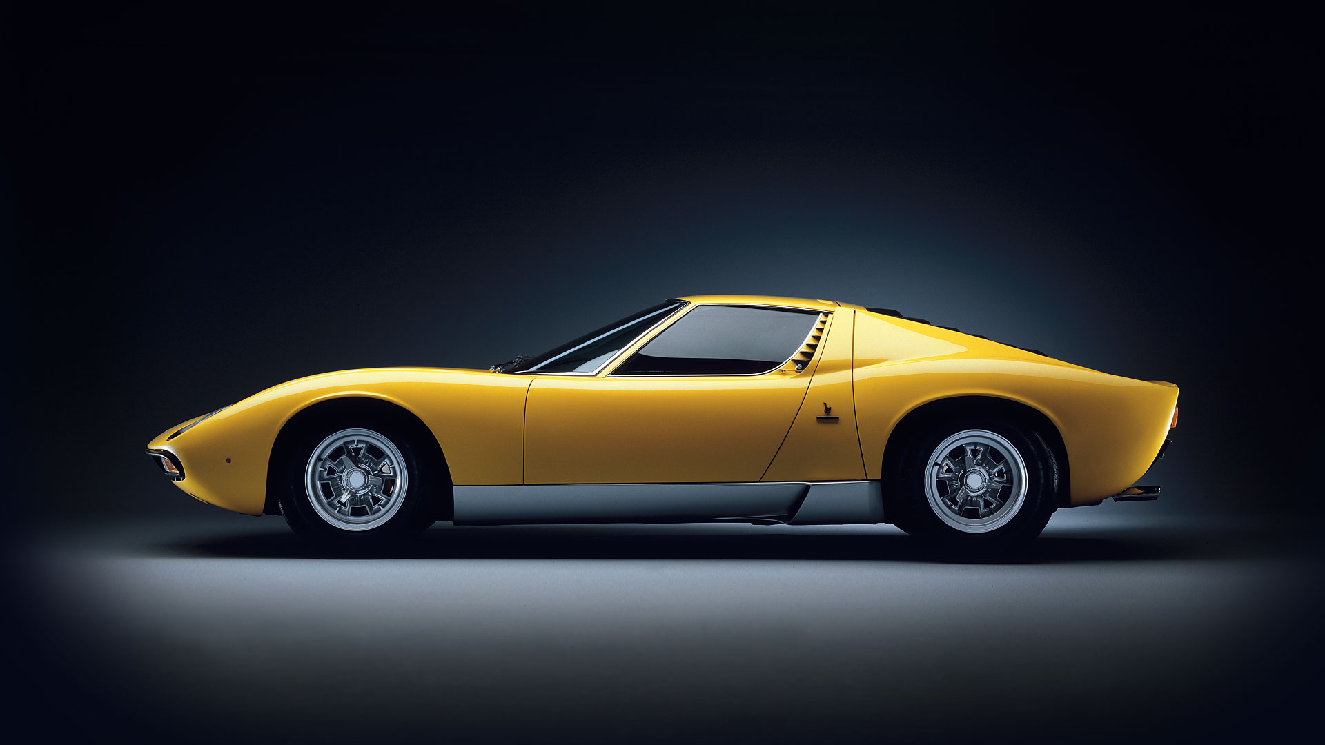 Lamborghini-Miura-profil